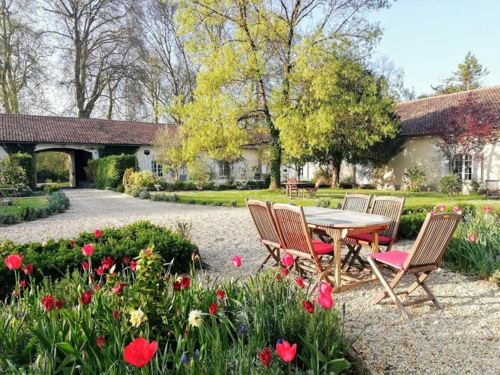 Le Domaine Des Platanes Bed and Breakfast Bourg-Charente Εξωτερικό φωτογραφία