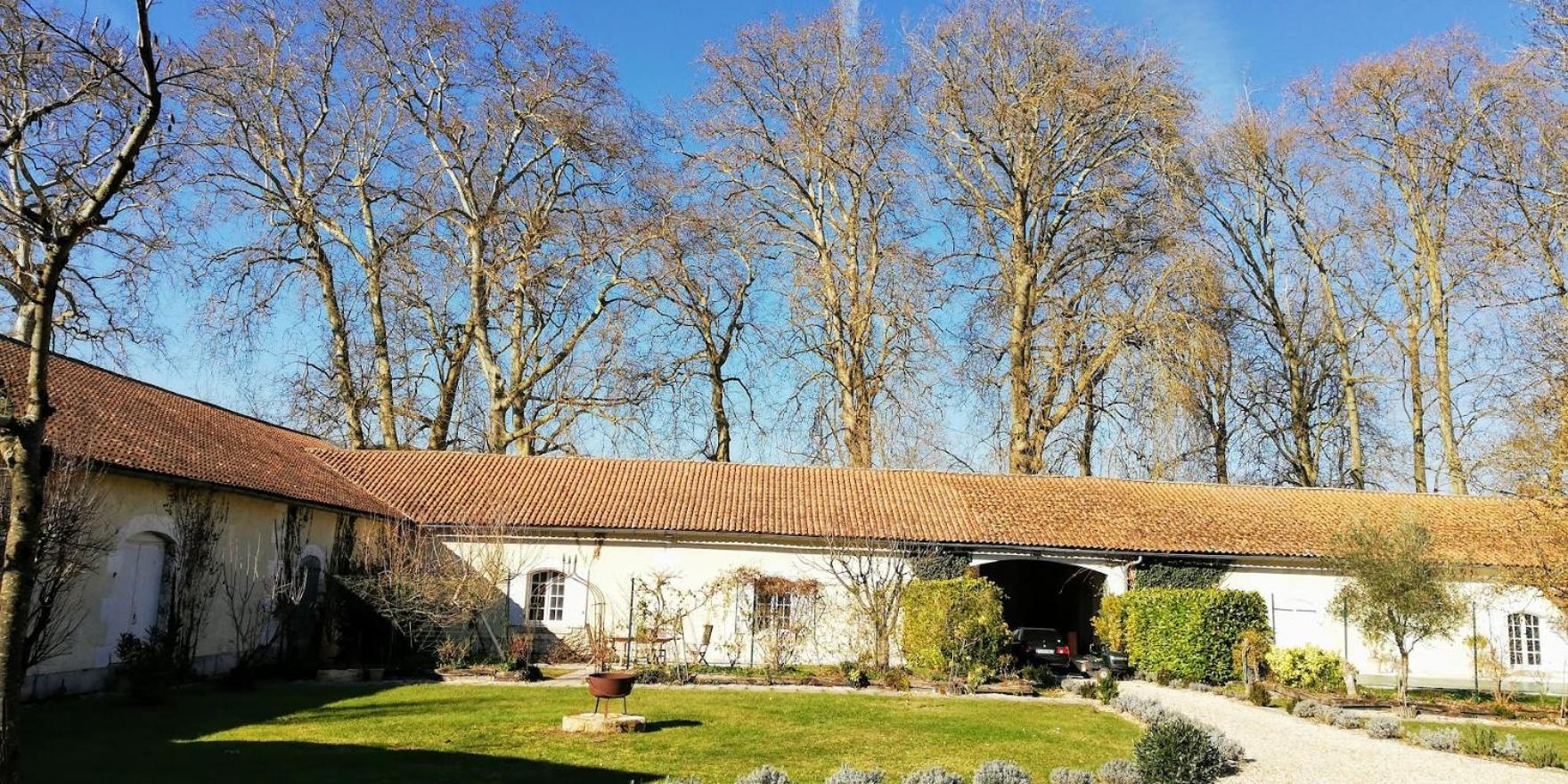 Le Domaine Des Platanes Bed and Breakfast Bourg-Charente Εξωτερικό φωτογραφία