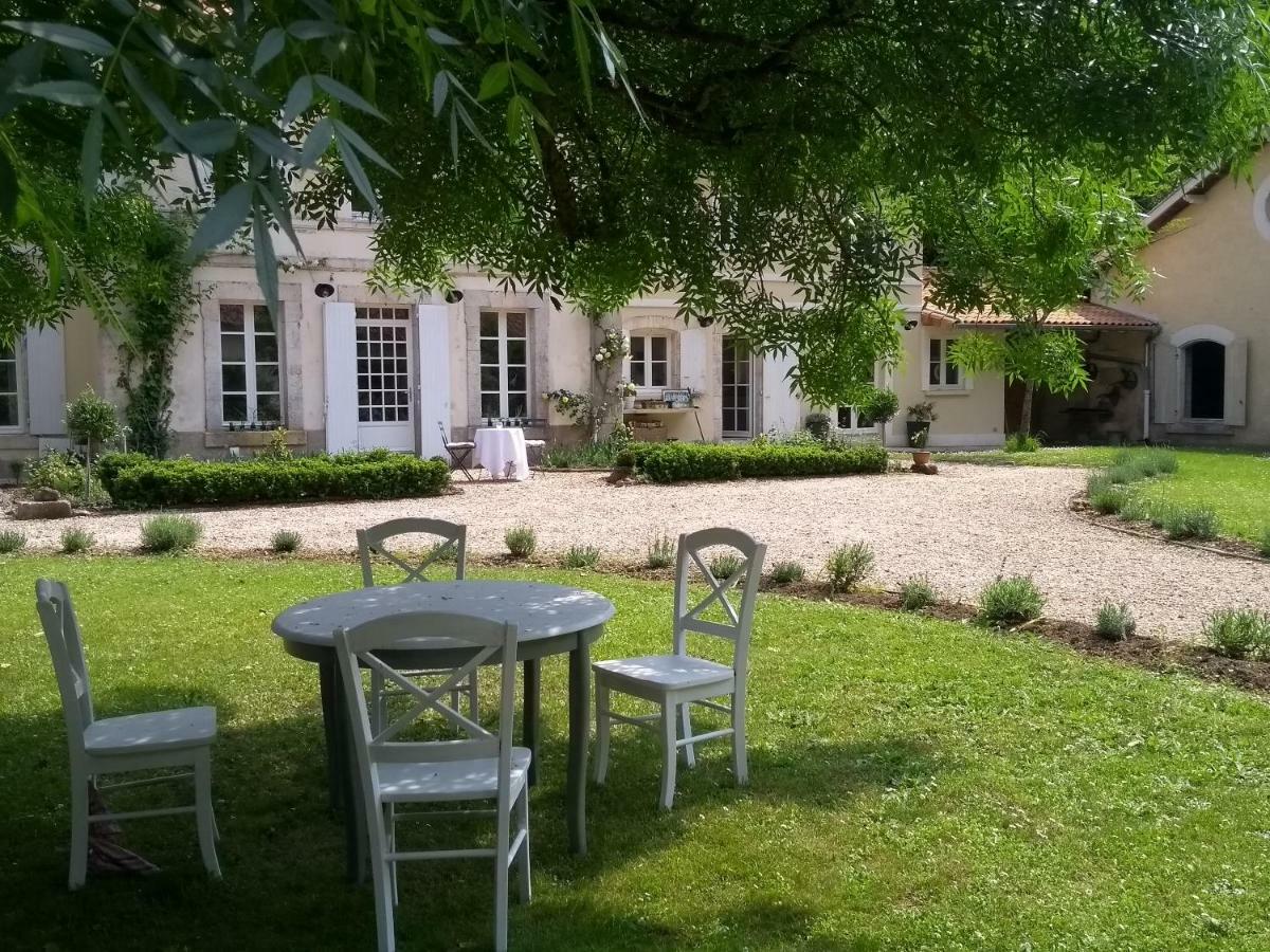 Le Domaine Des Platanes Bed and Breakfast Bourg-Charente Εξωτερικό φωτογραφία